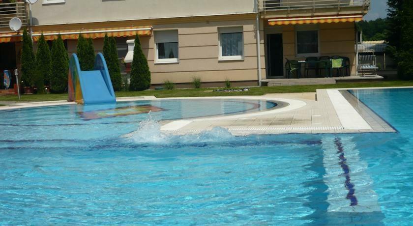 Relax Beach Apartman Hajdúszoboszló Extérieur photo