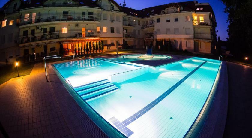 Relax Beach Apartman Hajdúszoboszló Extérieur photo