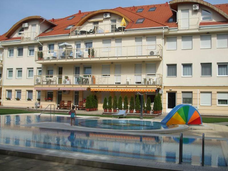 Relax Beach Apartman Hajdúszoboszló Extérieur photo