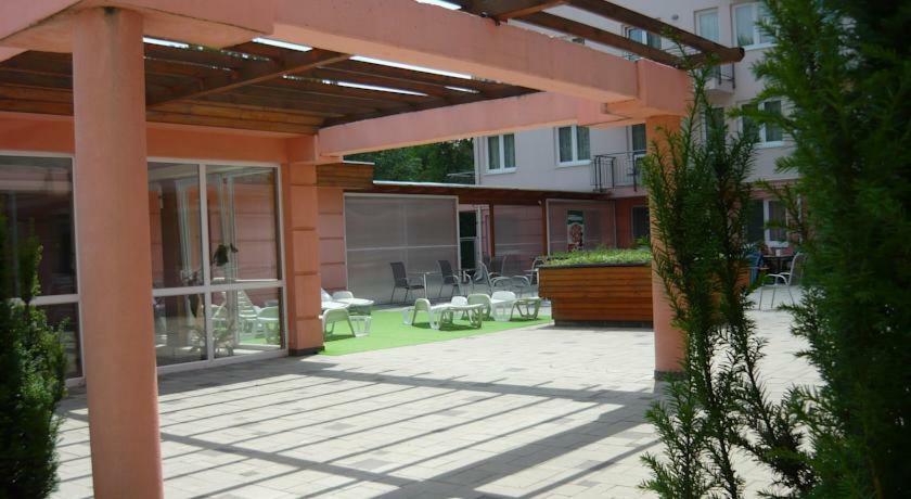 Relax Beach Apartman Hajdúszoboszló Extérieur photo