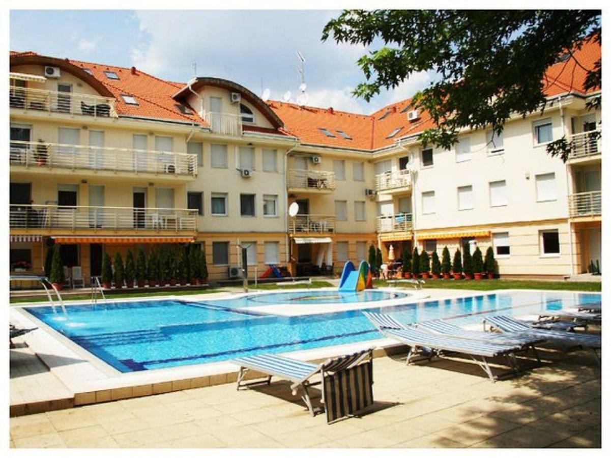Relax Beach Apartman Hajdúszoboszló Extérieur photo