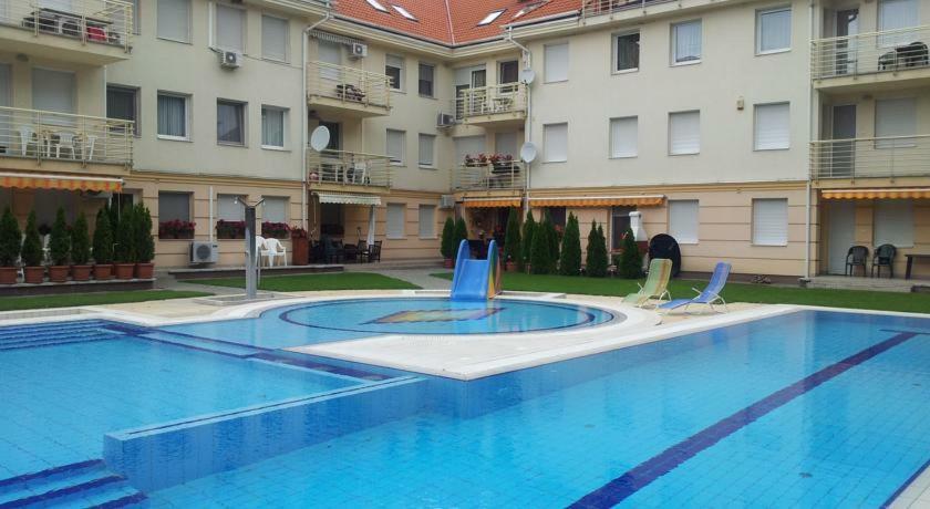 Relax Beach Apartman Hajdúszoboszló Extérieur photo